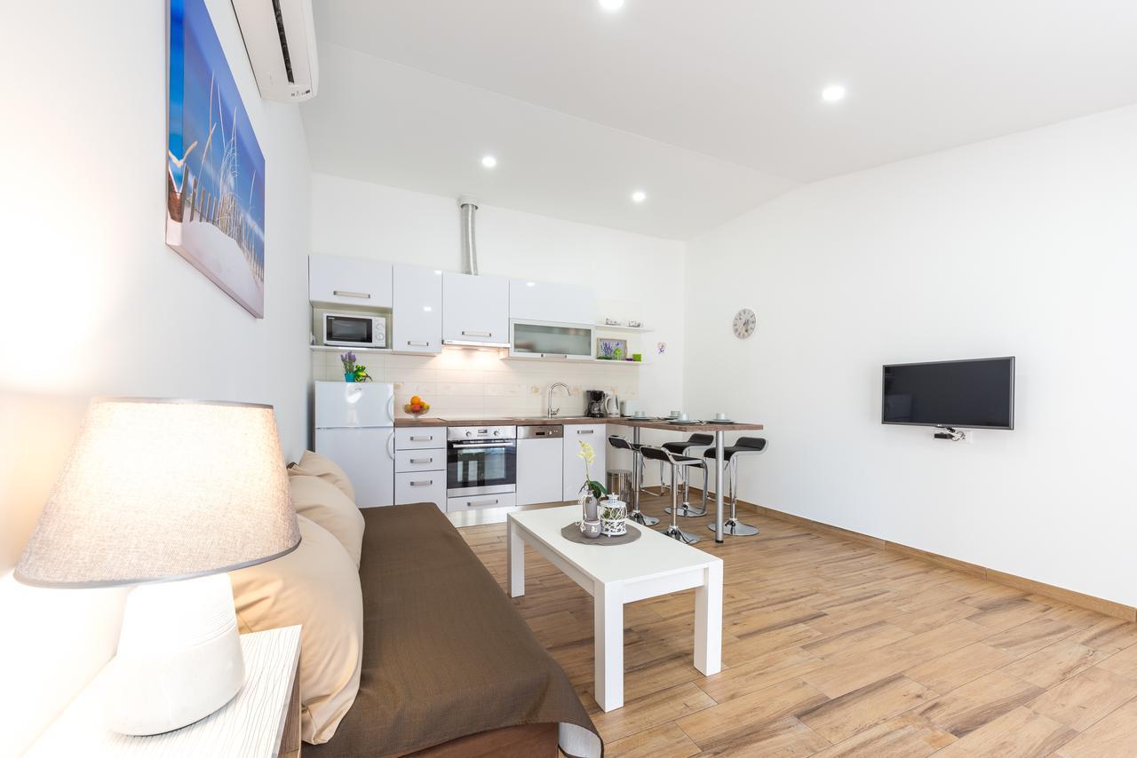 Elena Apartment